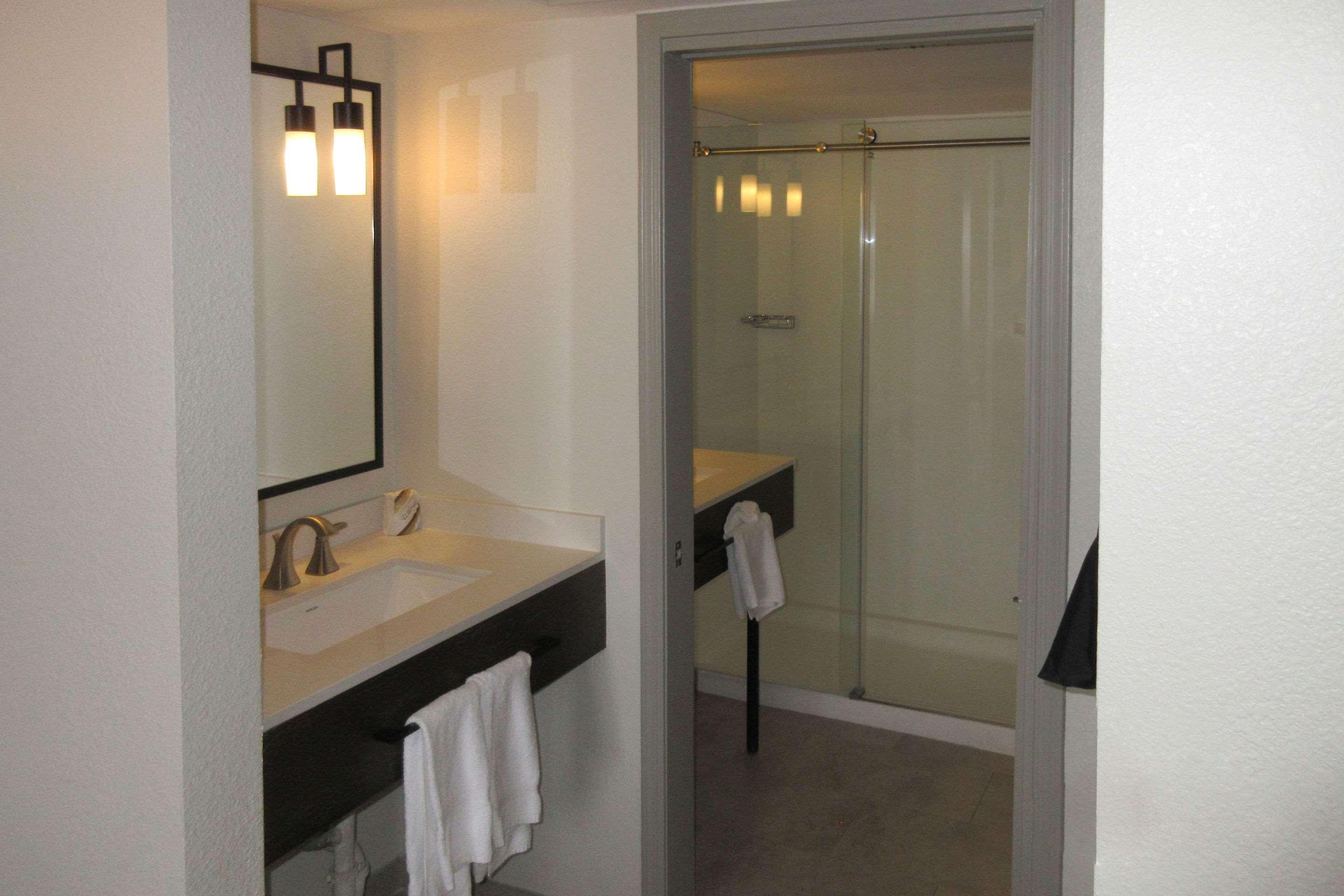 Windmill Suites Surprise - Phoenix, Ascend Hotel Collection Экстерьер фото