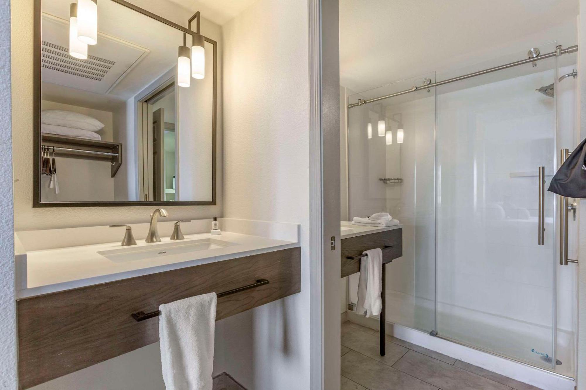 Windmill Suites Surprise - Phoenix, Ascend Hotel Collection Экстерьер фото