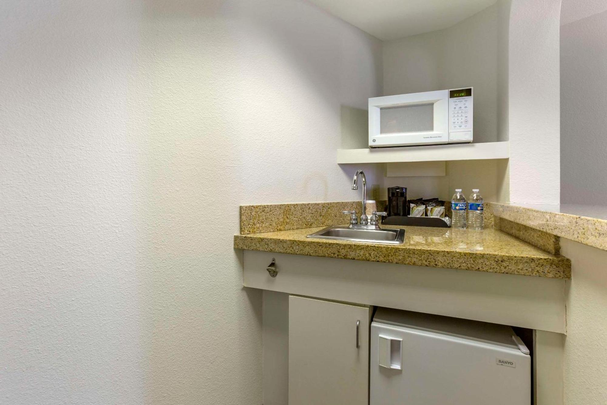Windmill Suites Surprise - Phoenix, Ascend Hotel Collection Экстерьер фото