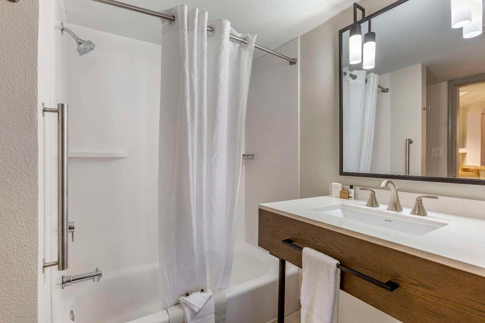 Windmill Suites Surprise - Phoenix, Ascend Hotel Collection Экстерьер фото